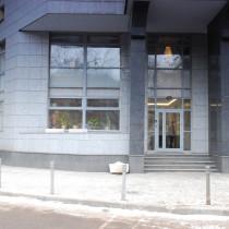 Вид входной группы снаружи Жилое здание «2-й Щемиловский пер., 4»